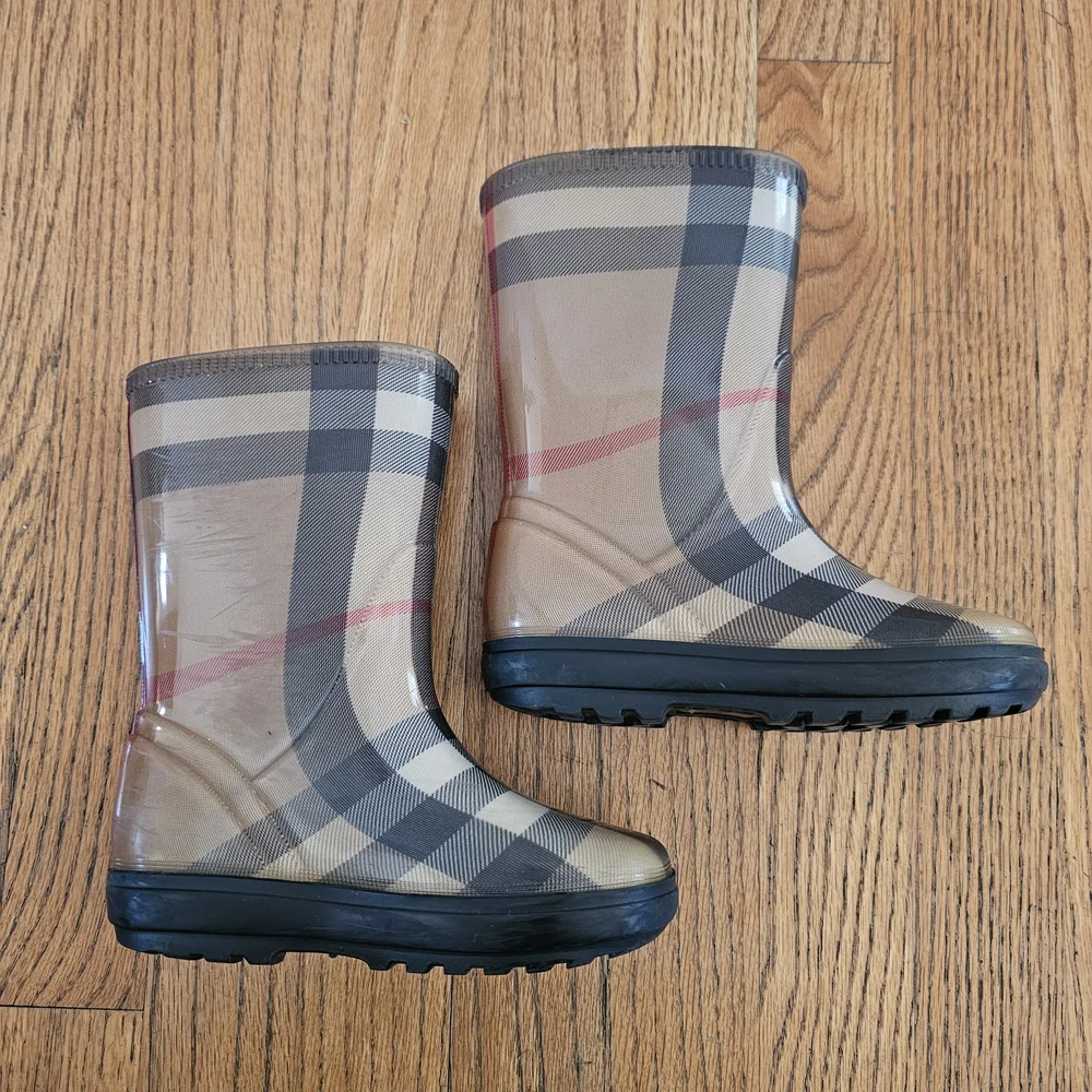 Burberry stylish rain